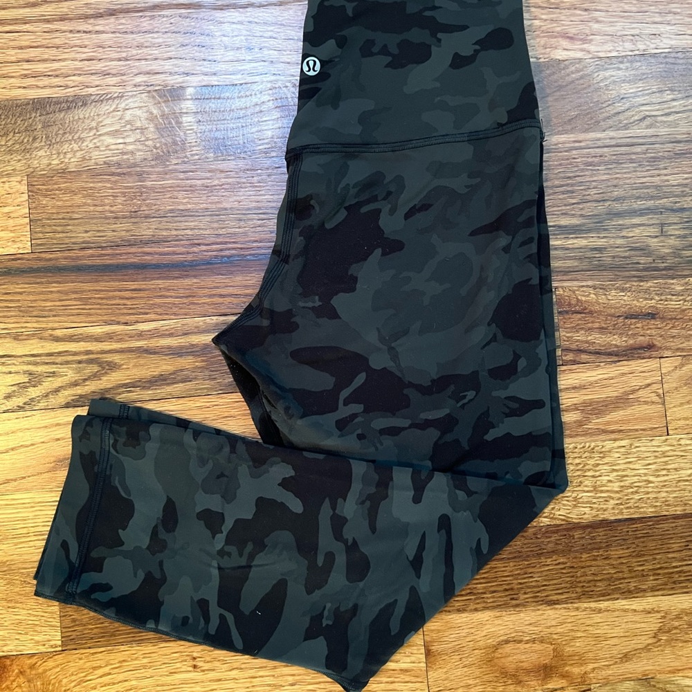 Lululemon Camo align crop
